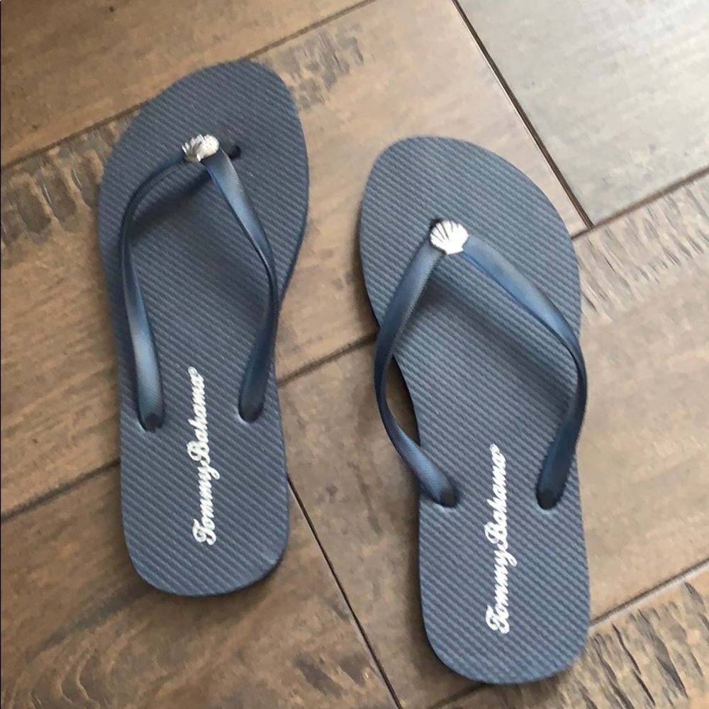 Tommy Bahama women’s size 6 flip flops. New